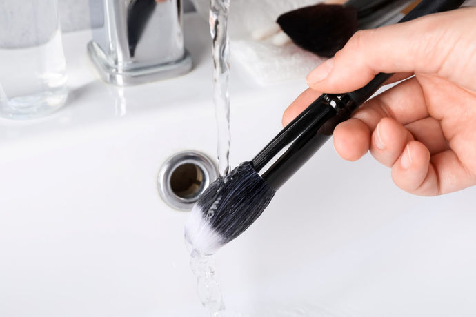 Discover the Benefits of Cleaning Your Makeup Brushes