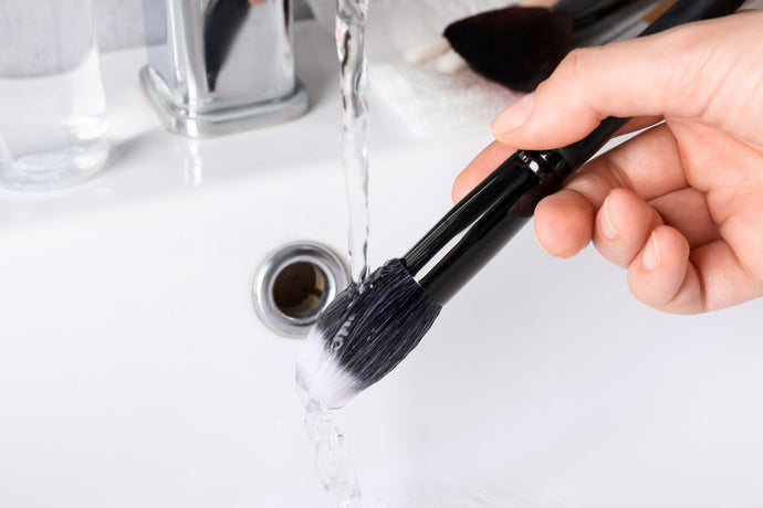 Discover the Benefits of Regularly Cleaning Your Makeup Brushes-by Lynn Jenkins