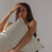 Load image into Gallery viewer, Akoya Pearl Silk Pillowcase King Size