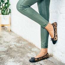 Load image into Gallery viewer, Premium Leopard Flats